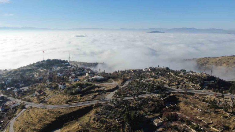 Elazığ Yoğun Sisten ötürü adeta kayboldu