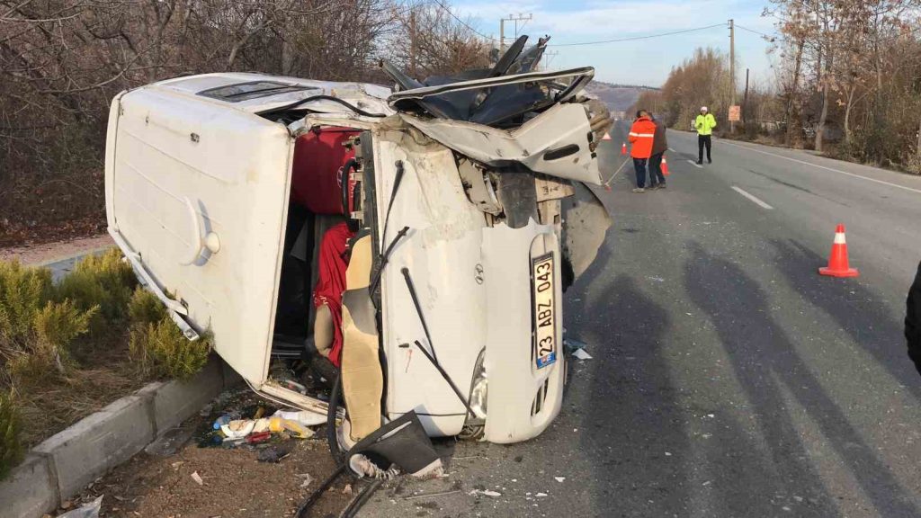 Elazığ’da meydana gelen trafik kazasında 4 kişi yaralandı