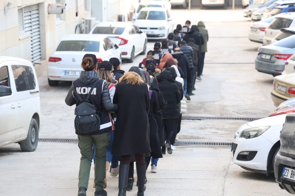 Elazığ’da ‘Cımbız’ operasyonu: kamuyu zarara uğrattığı belirlenen16 şüpheli gözaltına alındı