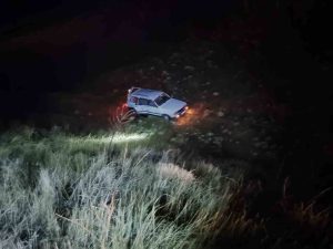 Elazığ’da otomobil şarampole uçtu: 2 yaralı