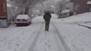 Pülümür ilçesinde kar yağışı etkili oldu