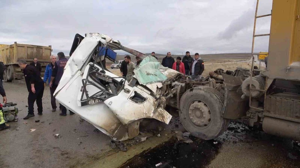 Elazığ’da meydana gelen feci kazada 2 kişi ağır yaralandı