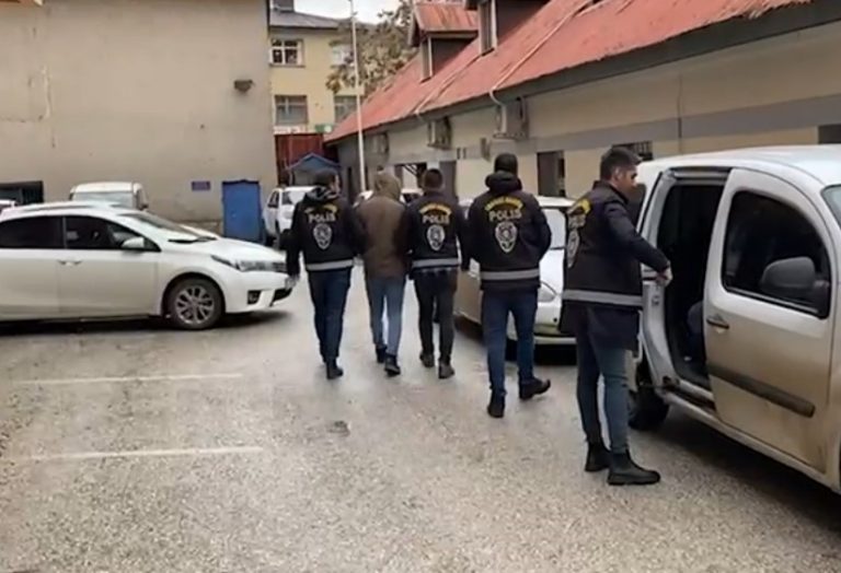 Tunceli’de mobil bankacılık hesabını kopyalayan dolandırıcılara operasyon