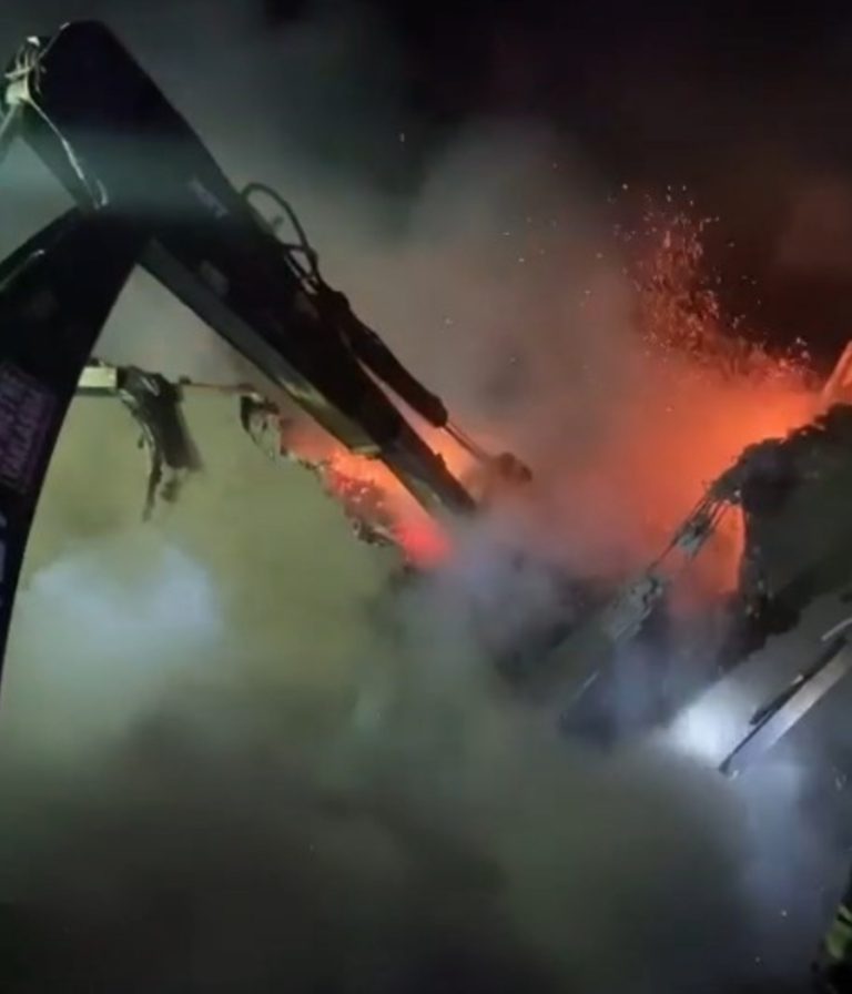 Elazığ’da 100 ton saman ve arpa kül oldu