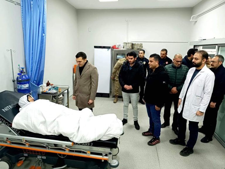 Çemişgezek Kaymakamı Cüneyt Zor, gece saatlerinde sağlık, polis ve jandarma ekiplerini görev yerlerinde ziyaret etti