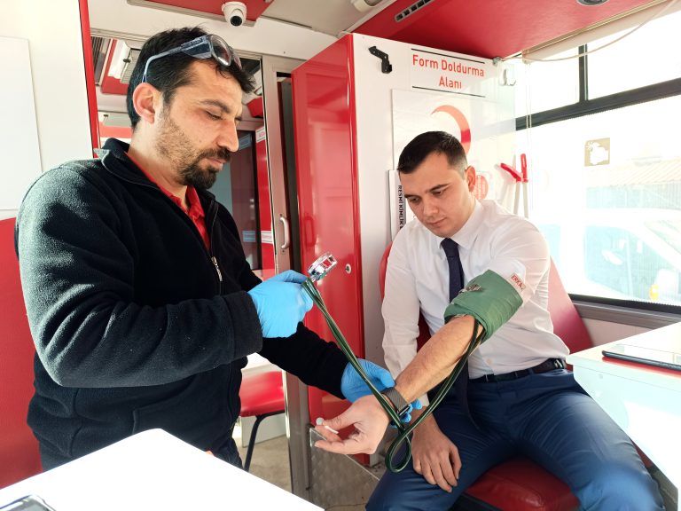 Çemişgezek Kaymakamı Cüneyt Zor’dan kan bağışı kampanyasına destek