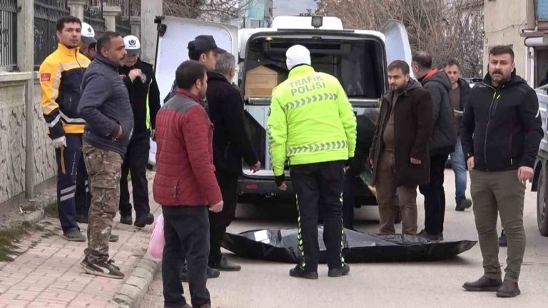 Elazığ’da pikabın altında kalan yaşlı adam hayatını kaybetti