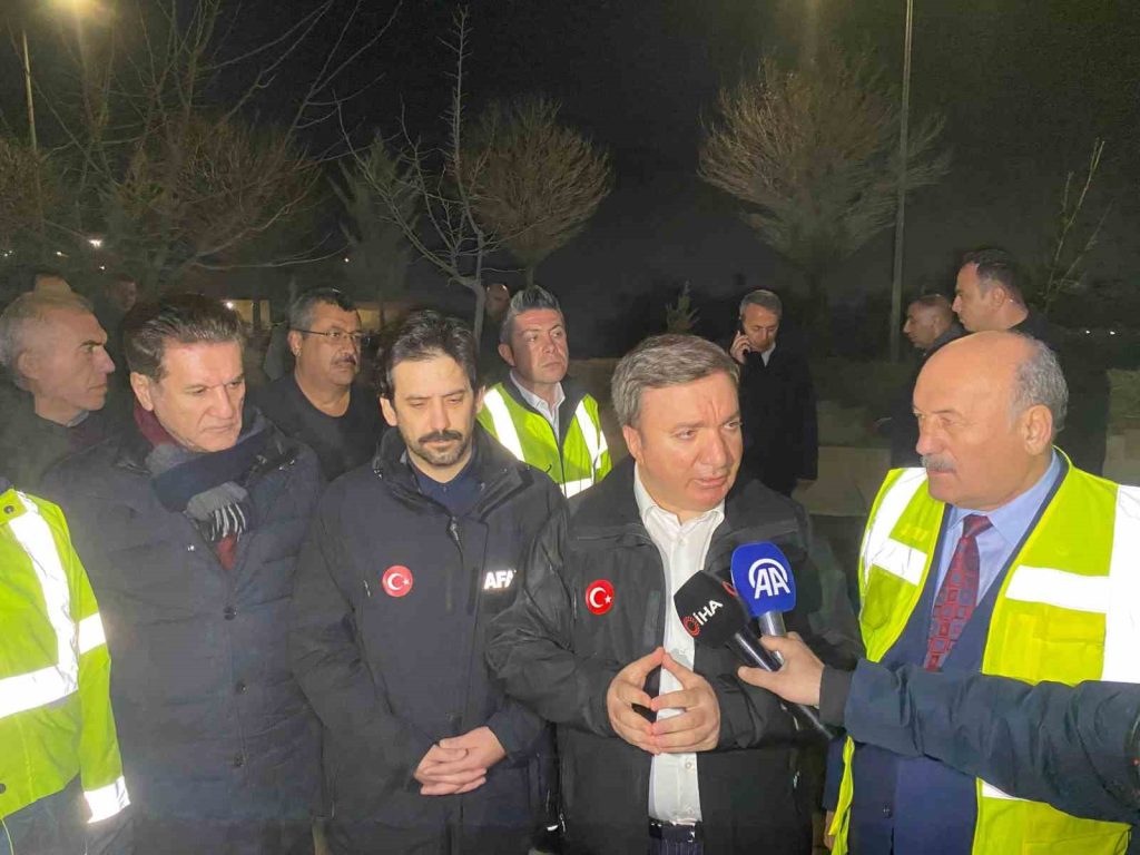 Erzincan Valiliğinden maden sahasındaki toprak kayması ile ilgili açıklama