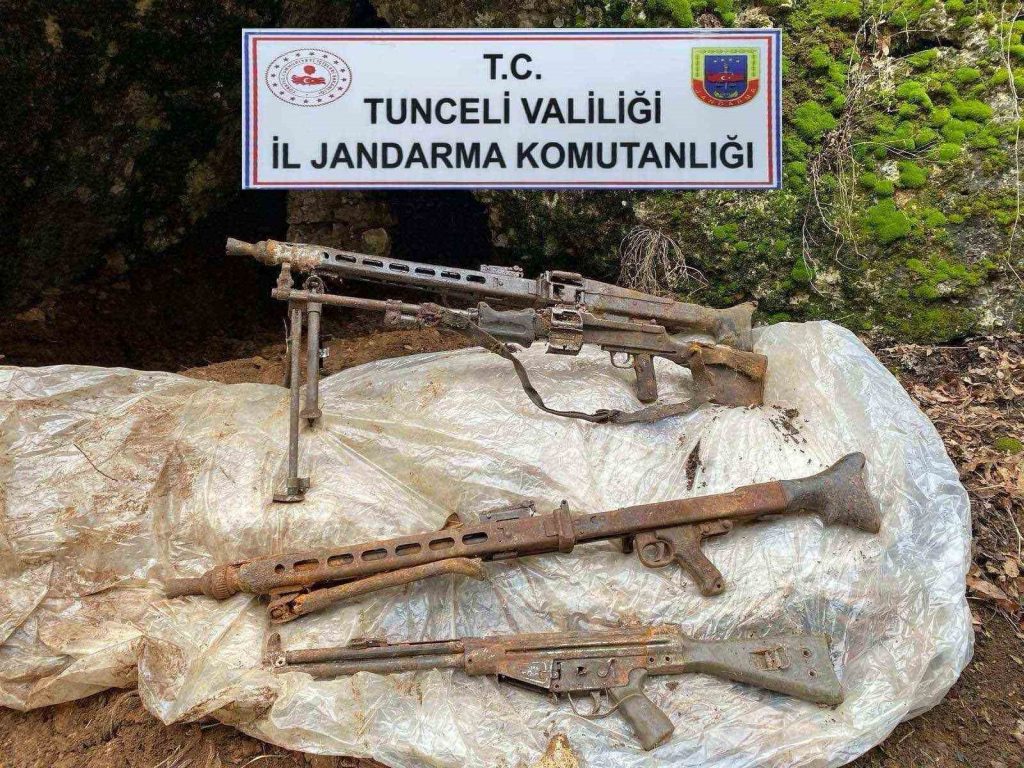 Tunceli’de mühimmat ve yaşam malzemesi ele geçirildi