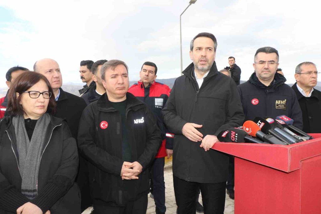 Enerji ve Tabii Kaynaklar Bakanı Bayraktar; “İşçilerimizin üçünün bir lokasyonunda 6’sının diğer lokasyonda olduğunu tespit ettik”