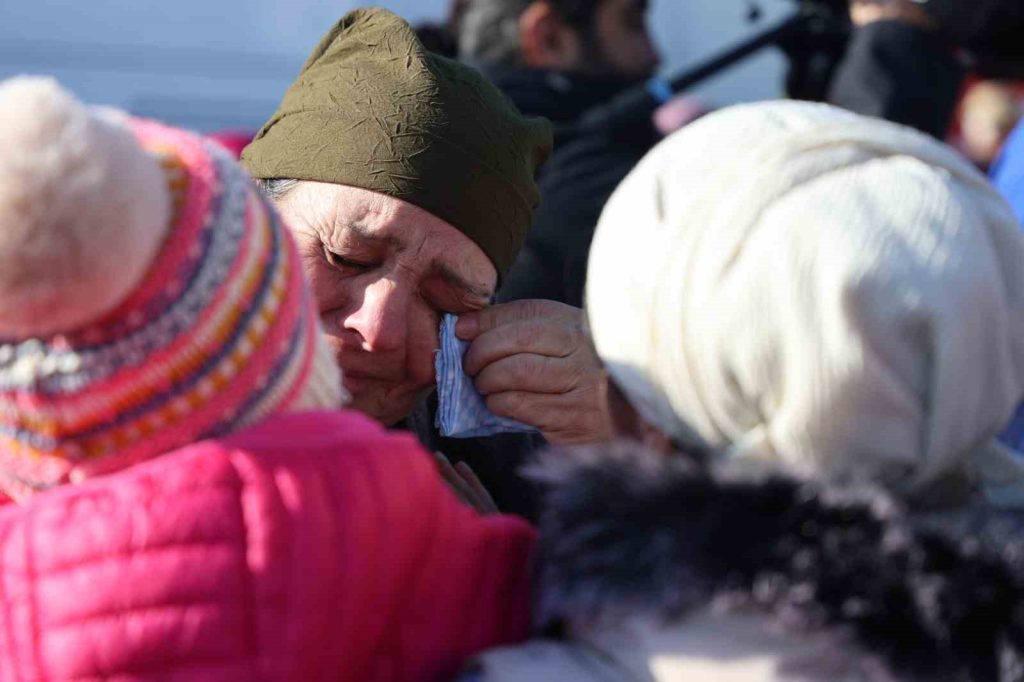 Sevinç ve hüzün gözyaşları bir arada: Elazığ’daki Ahıska Türkleri yeni yuvalarına uğurlandı