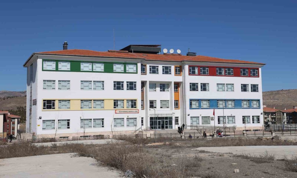 Elazığ’da 12 öğrenci, kantinde yedikleri tavuktan sonra hastanelik oldu