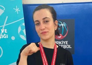 Çemişgezekli Aybüke, bilek güreşinde Ege Bölge şampiyonu oldu