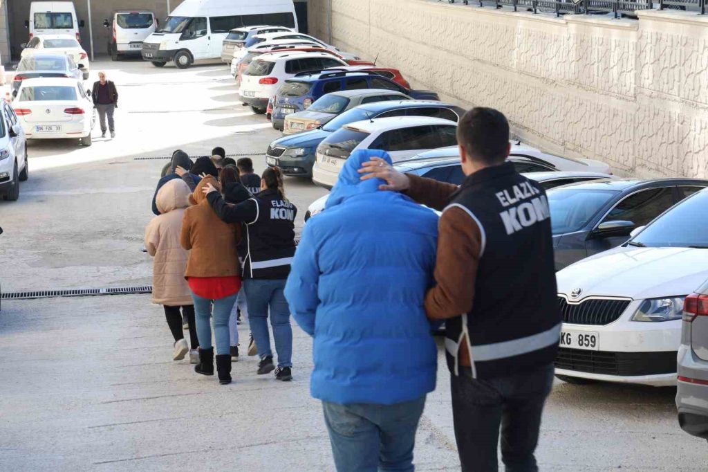 Elazığ’da cımbız-2 operasyonu.Kamuyu 4 milyon 200 bin lira zarara uğratan 6 kişi tutuklandı