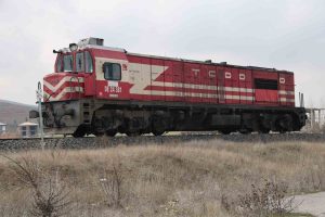 Elazığ’da lokomotifin çarptığı yaşlı adam yaralandı