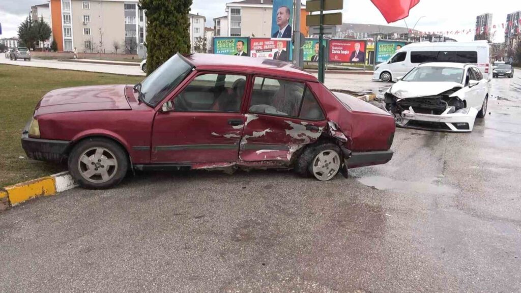 Elazığ’da trafik kazası: 4 yaralı