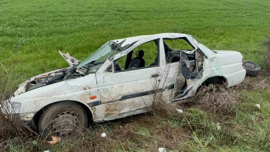Elazığ’da takla atarak hurdaya dönen otomobilde, şans eseri yaralanan olmadı