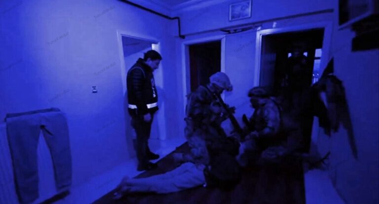 Tunceli’de düzenlenen “Mahzen-20” operasyonlarında elebaşılığını Serdar Alp’in yaptığı organize suç örgütü çökertildi