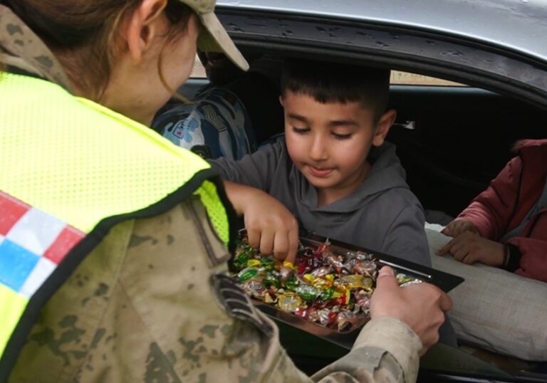 Tunceli’de ‘tatlı’ karşılama