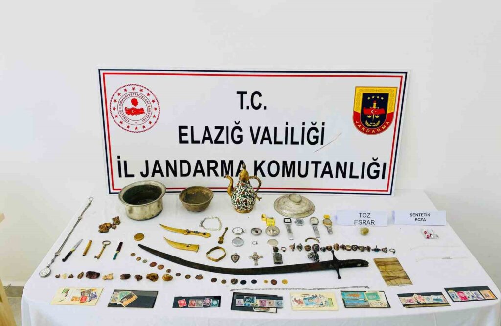 Elazığ’da tarihi eser operasyonu. 17 sikke ve 1 adet tarihi kılıç ele geçirildi