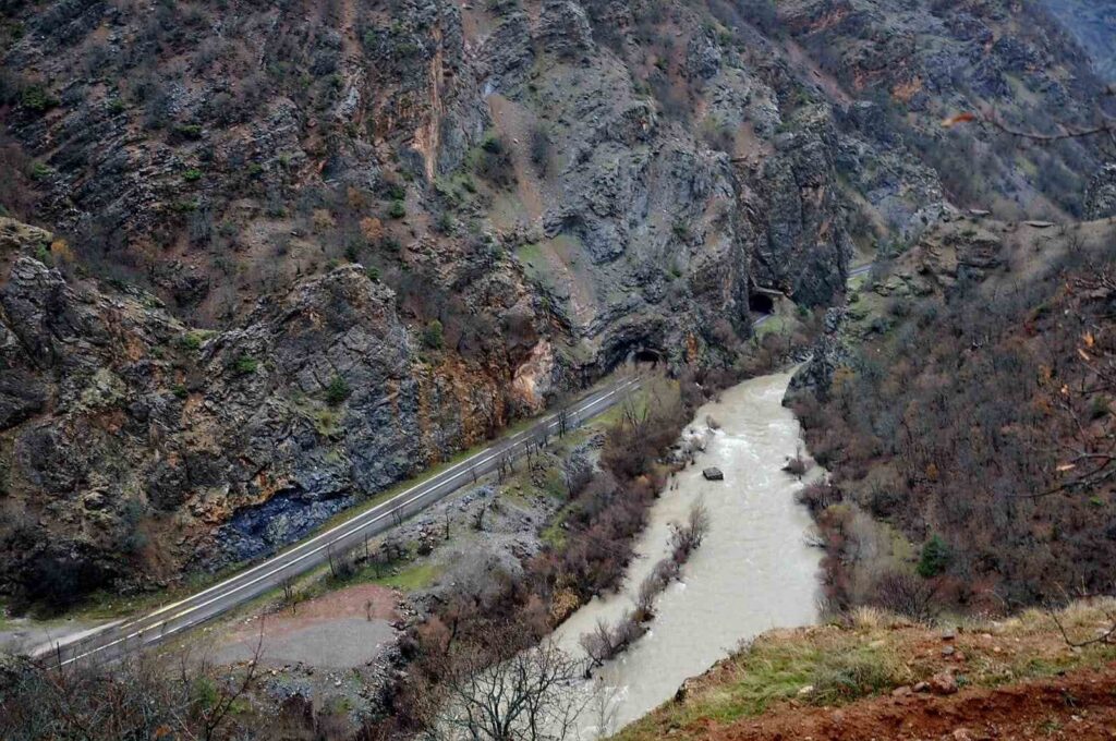 Tunceli’de kaçak balık avlayan 4 kişiye ceza kesildi