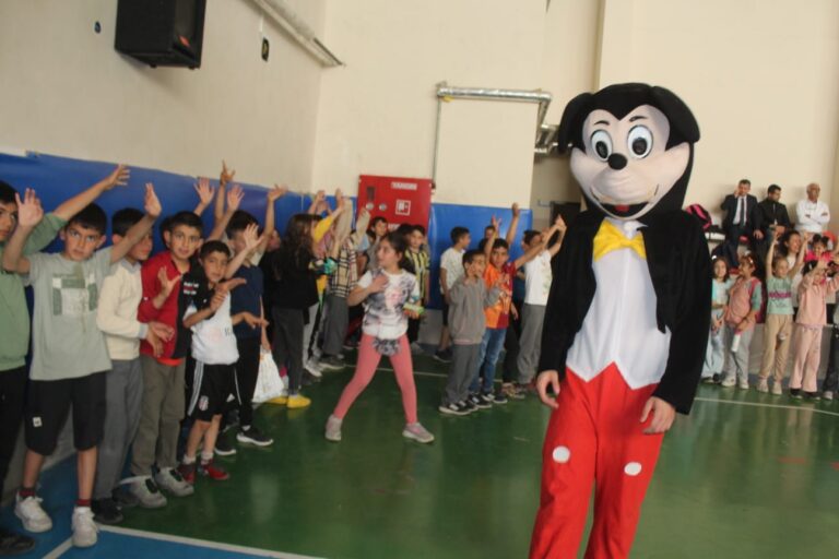 Çemişgezek Belediyesi, çocuklara 23 Nisan coşkusu yaşattı