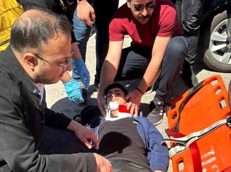 Elazığ’da otomobil yaya geçidinde çocuğa çarptı