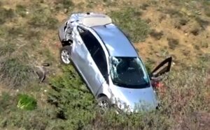 Tunceli’de otomobil yaklaşık 50 metrelik uçurumdan taklalar atarak yuvarlandı