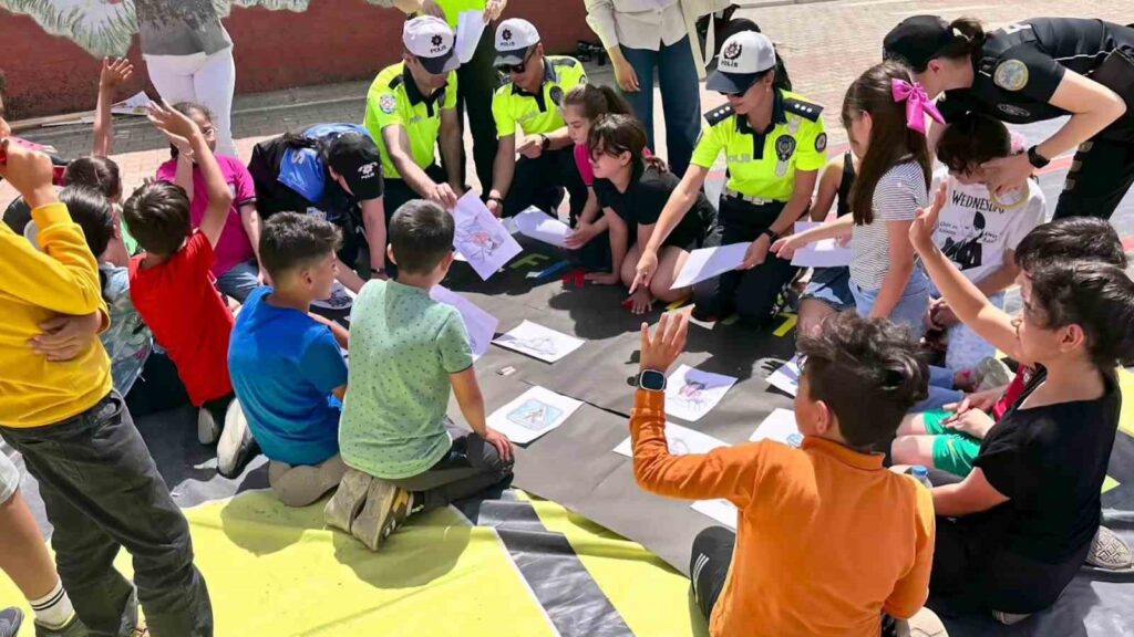 Tunceli’de öğrenciler trafik konusunda bilgilendirildi