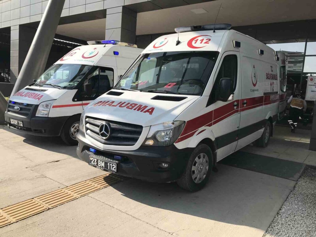 Elazığ’da kavgayı ayırmaya çalışan genç canından oldu