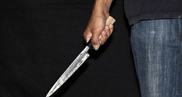 Elazığ’da kopya çekerken yakalanan öğrenci öğretmenini bıçakladı