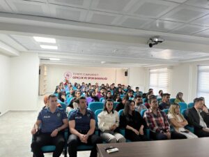 Meslek Yüksekokulu öğrencilerine bağımlılıkla mücadele semineri