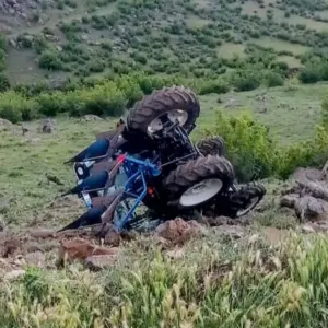 Çemişgezek Cebe köyünde traktörün devrilmesi sonucu, sürücü hafif yaralandı