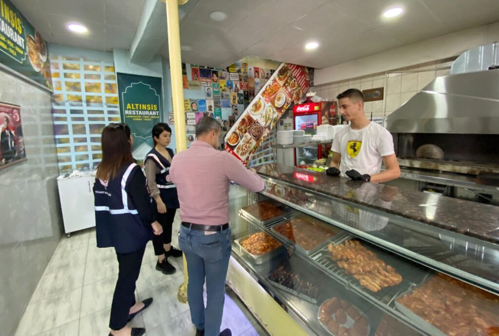 Pertek ilçesinde fahiş fiyat denetimi yapıldı