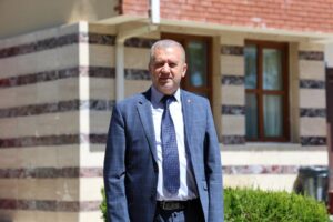 Büyüdüğü çocuk yuvasının müdürü oldu, göremediği baba sevgisini çocuklara veriyor