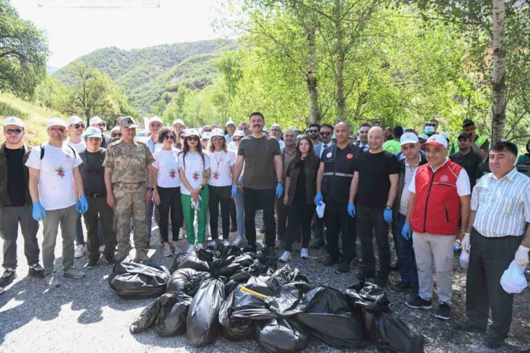 Tunceli’de 7’den 70’e katılımla çevre temizliği