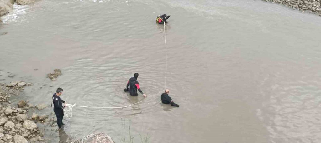 Elazığ’da nehirde kaybolan çocuğun cansız bedeni bulundu