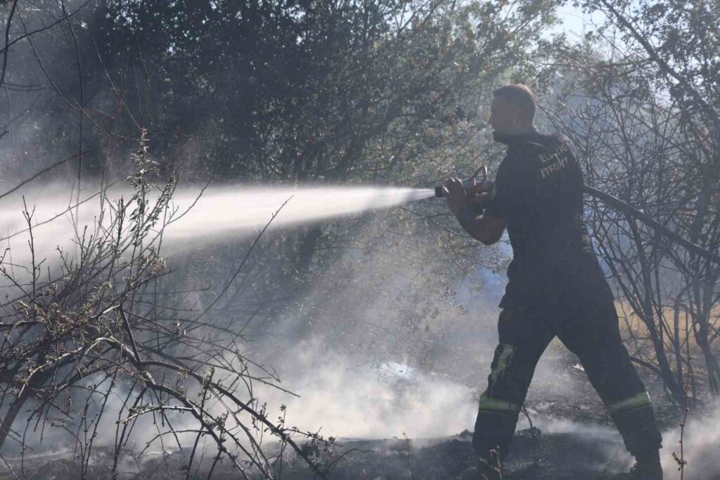 Elazığ itfaiyesi bir günde 73 yangına müdahale etti