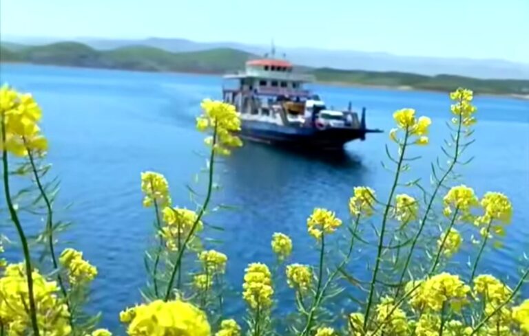 Pertek ve Çemişgezek feribotlarında bayram hareketliliği