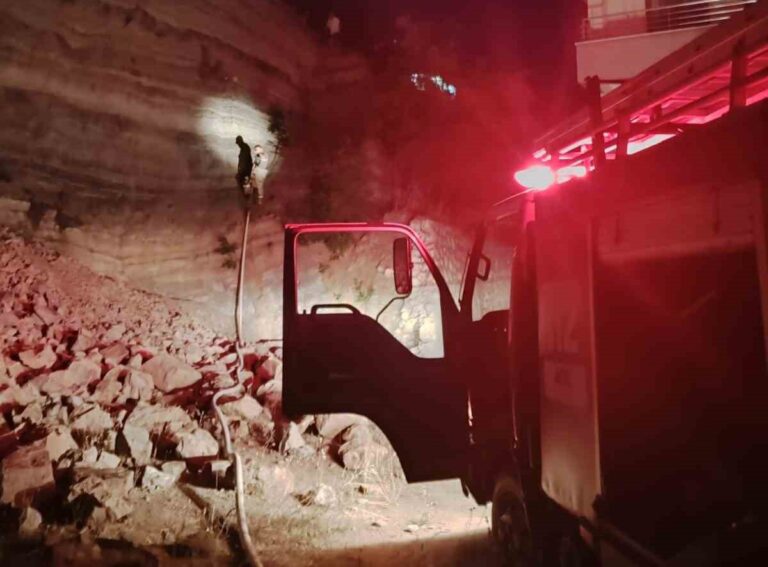 Tunceli’de çıkan yangın, evlere sıçramadan söndürüldü