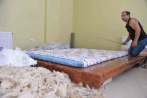 Mesleğin son temsilcilerinden: Tunceli’de 30 yıldır el yapımı yorgan, döşek ve yastık yapıyor