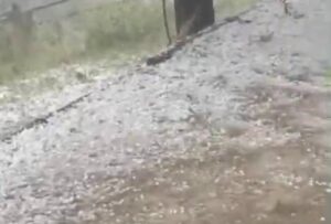 Yazın ortasında Pülümür’ü dolu vurdu