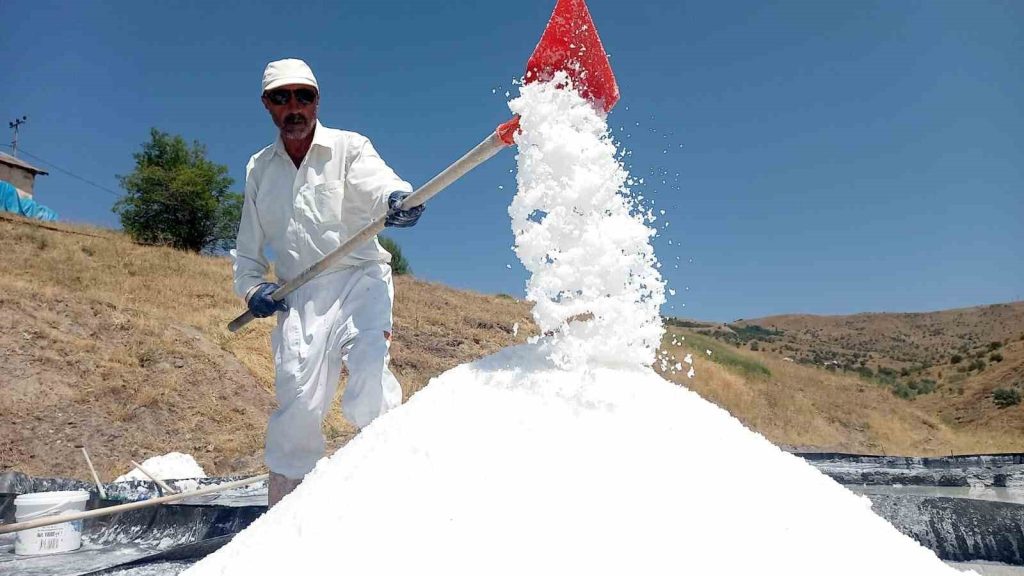 Pülümür’de üretilen bu tuzun içinde insan sağlığına yararlı 84 mineral bulunuyor