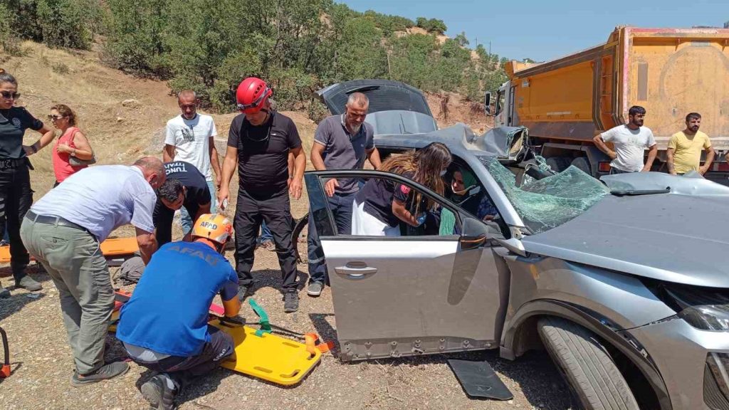 Tunceli’de feci kaza: 2 kişi hayatını kaybetti, 5 kişi yaralandı