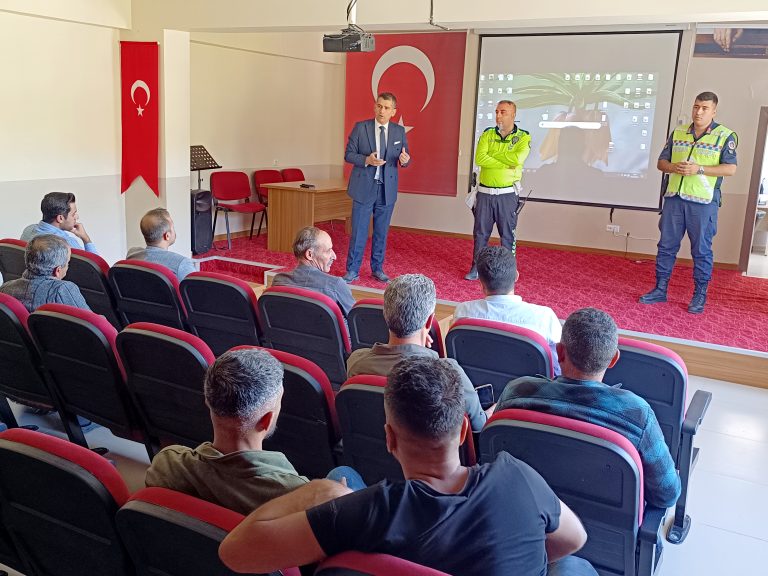 Çemişgezek’te okul servis şoförlerine yönelik bilgilendirme toplantısı yapıldı
