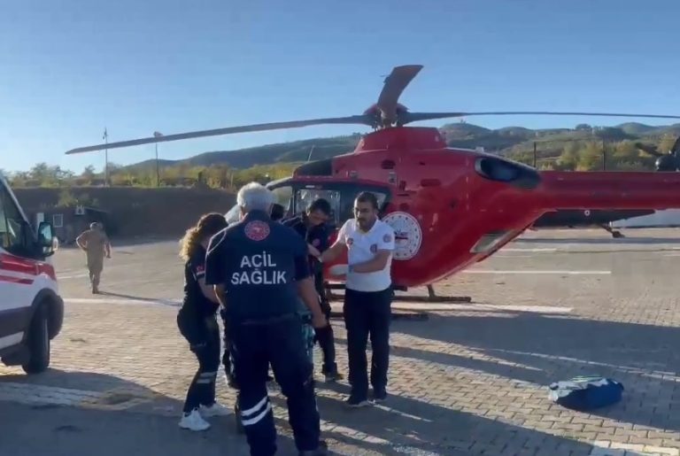 Tunceli’de dağda düşen kadın, hava ambulansı ile hastaneye kaldırıldı