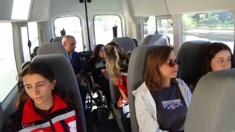 Tunceli’de azmiyle örnek olan bedensel engelli Zeynep için araç tahsis edildi