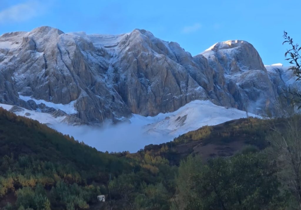 Tunceli’nin yüksek kesimleri beyaza büründü. Zirai don uyarısı yapıldı