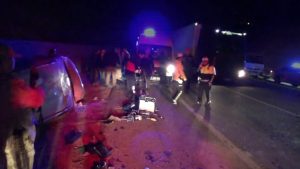 Tunceli’de iki otomobil virajda kafa kafaya çarpıştı: 7 kişi yaralandı