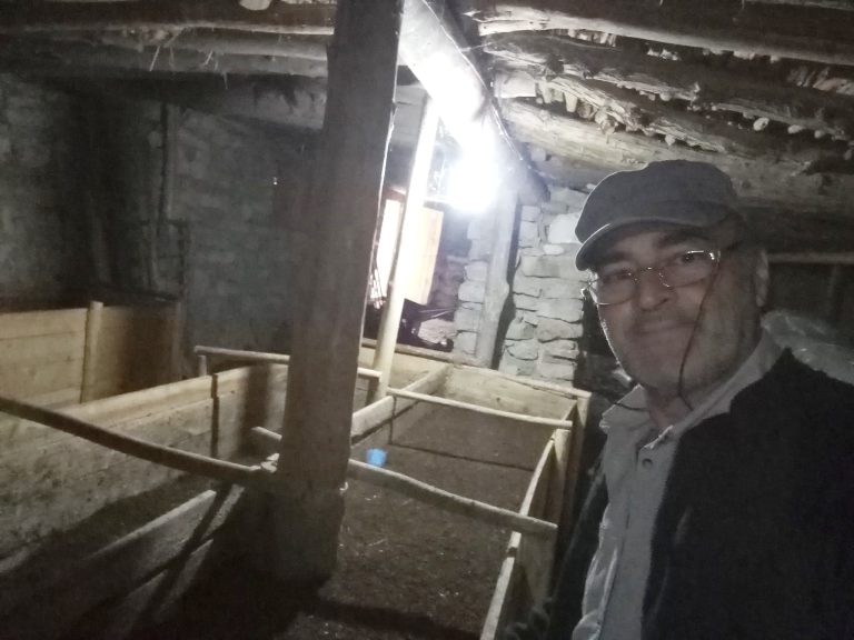 Şehir hayatından sıkıldı Çemişgezek’e yerleşip milyonlarca solucanla organik gübre üretmeye başladı